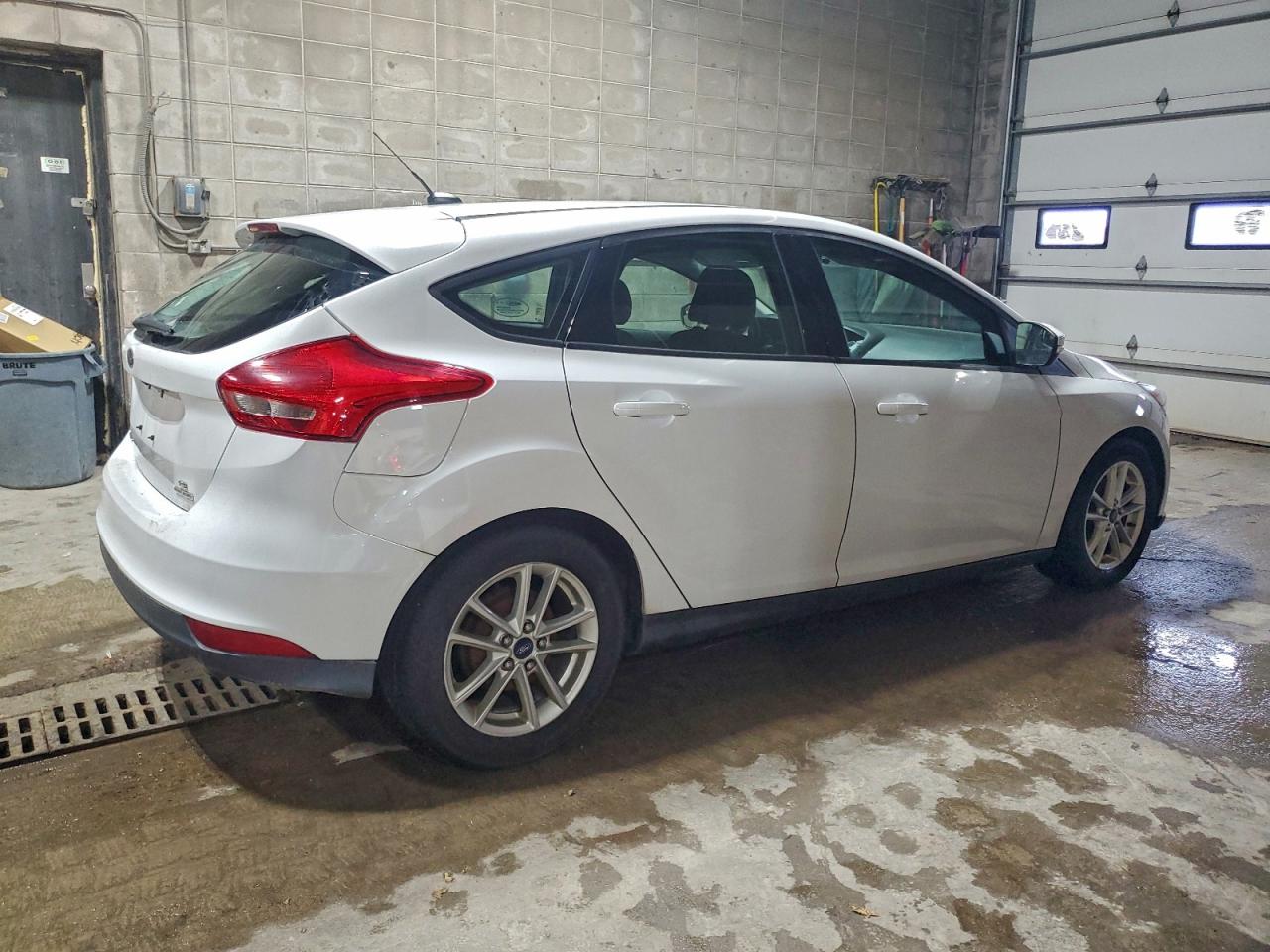 2015 FORD FOCUS SE photo 3