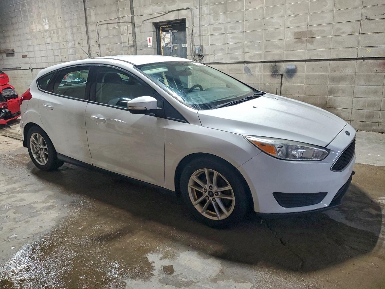 2015 FORD FOCUS SE photo 4