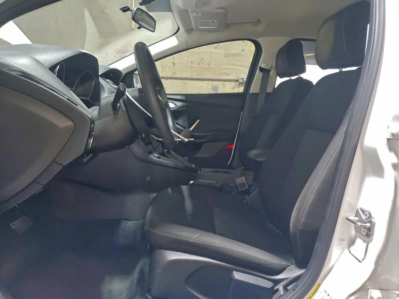 2015 FORD FOCUS SE photo 7