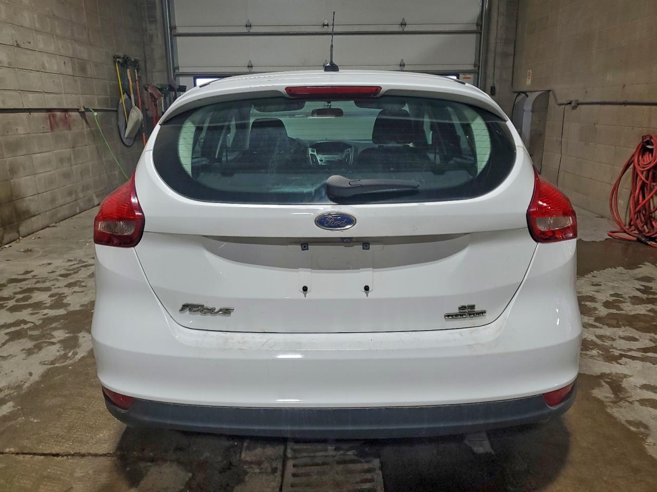 2015 FORD FOCUS SE photo 6
