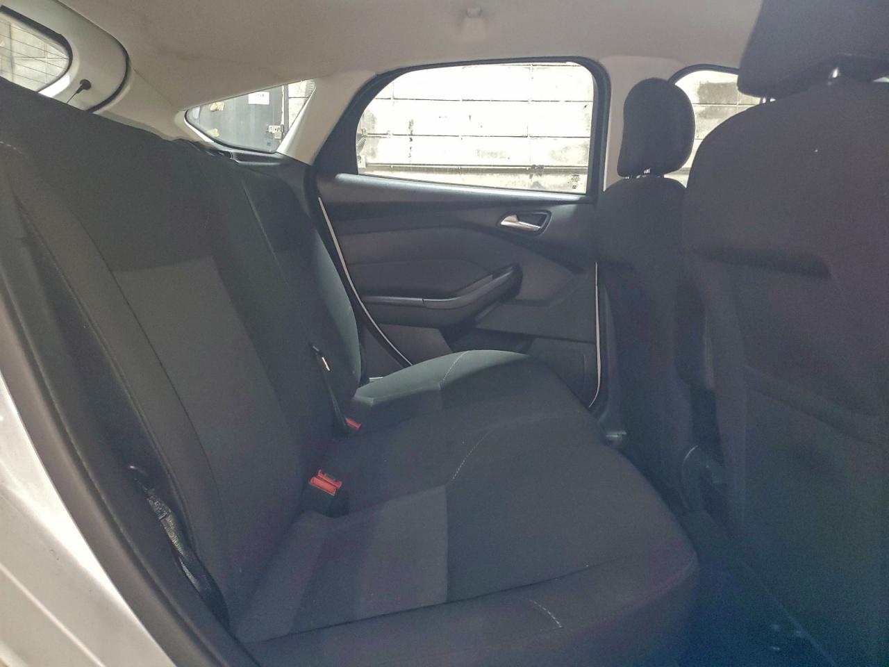 2015 FORD FOCUS SE photo 10