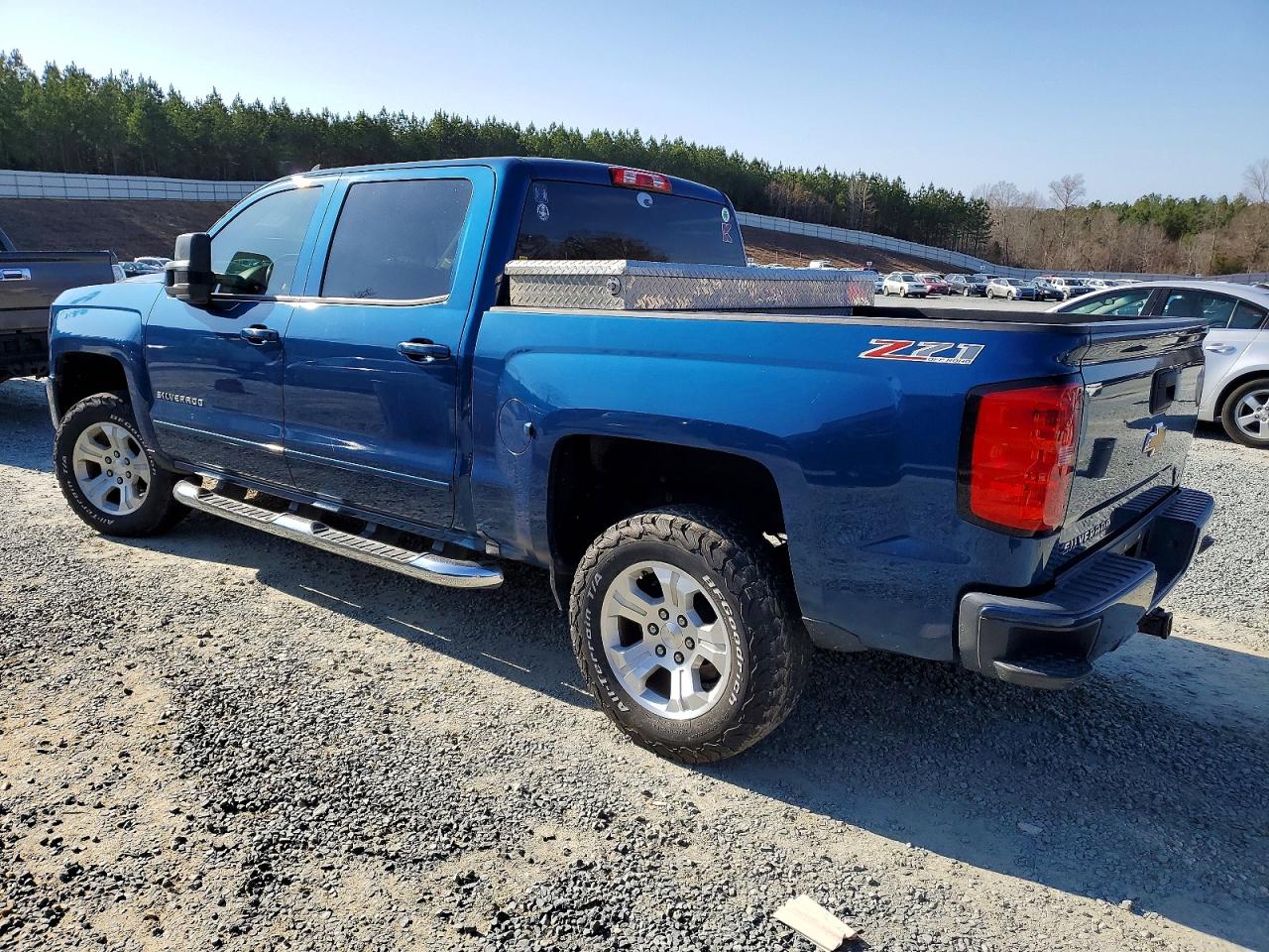 2017 CHEVROLET SILVERADO K1500 LT photo 2