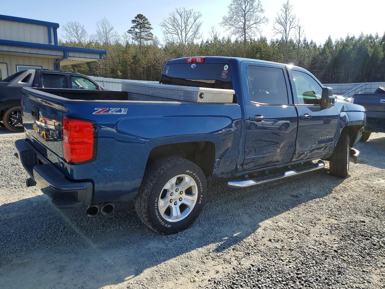 2017 CHEVROLET SILVERADO K1500 LT photo 3