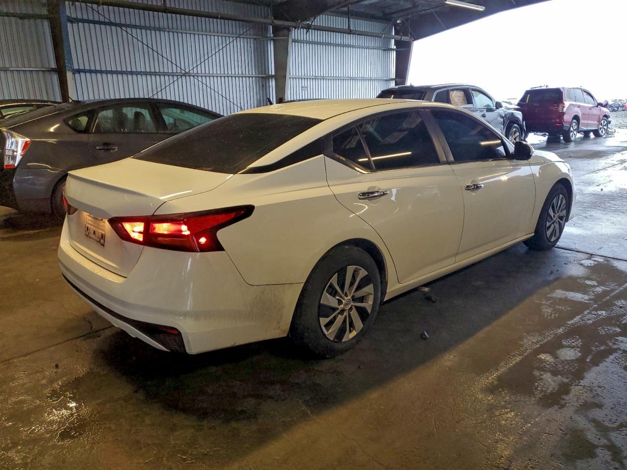 2019 NISSAN ALTIMA S photo 3