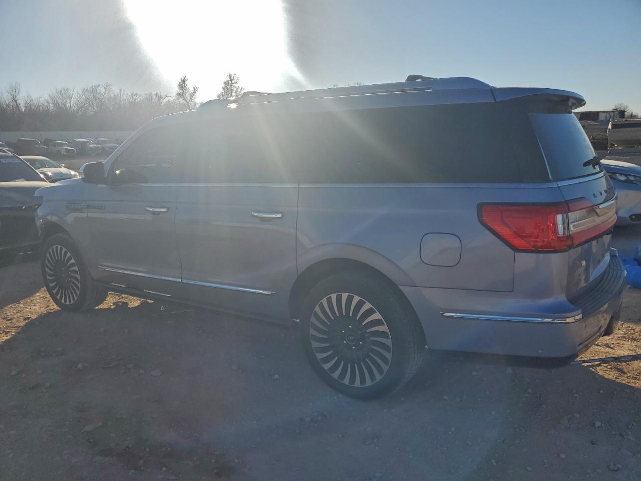 2019 LINCOLN NAVIGATOR L BLACK LABEL photo 2