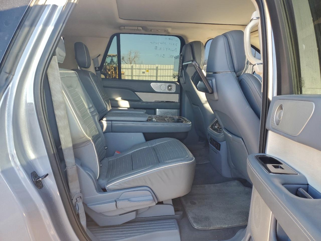 2019 LINCOLN NAVIGATOR L BLACK LABEL photo 11