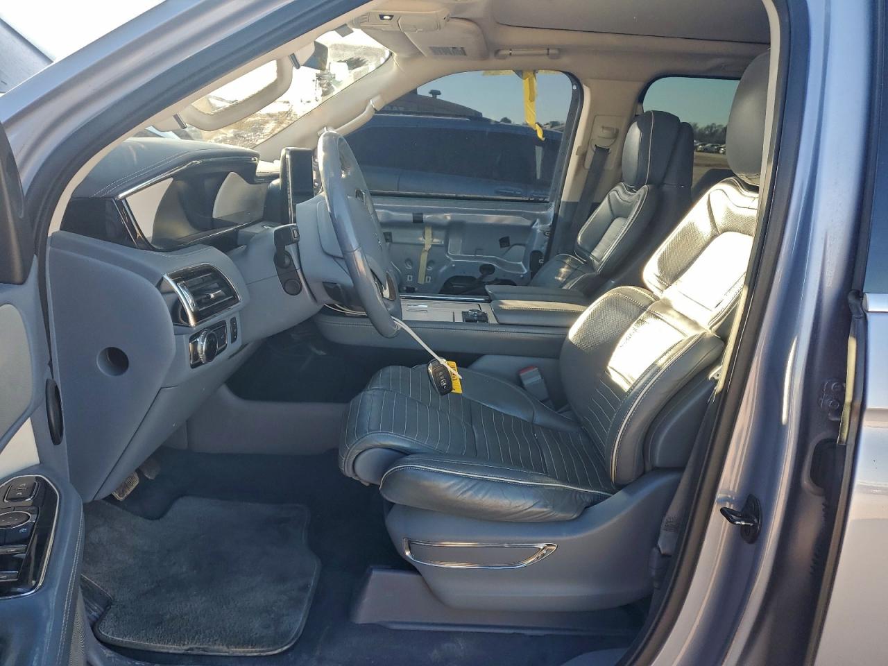 2019 LINCOLN NAVIGATOR L BLACK LABEL photo 7