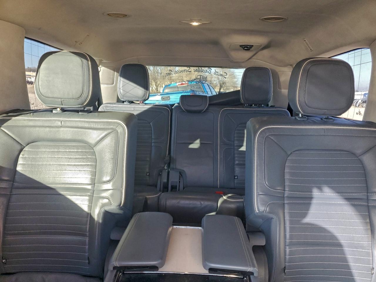 2019 LINCOLN NAVIGATOR L BLACK LABEL photo 10