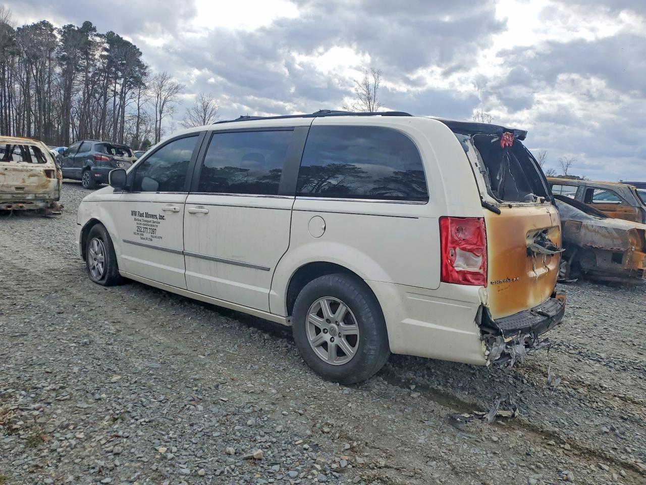 2010 CHRYSLER TOWN & COUNTRY TOURING photo 2