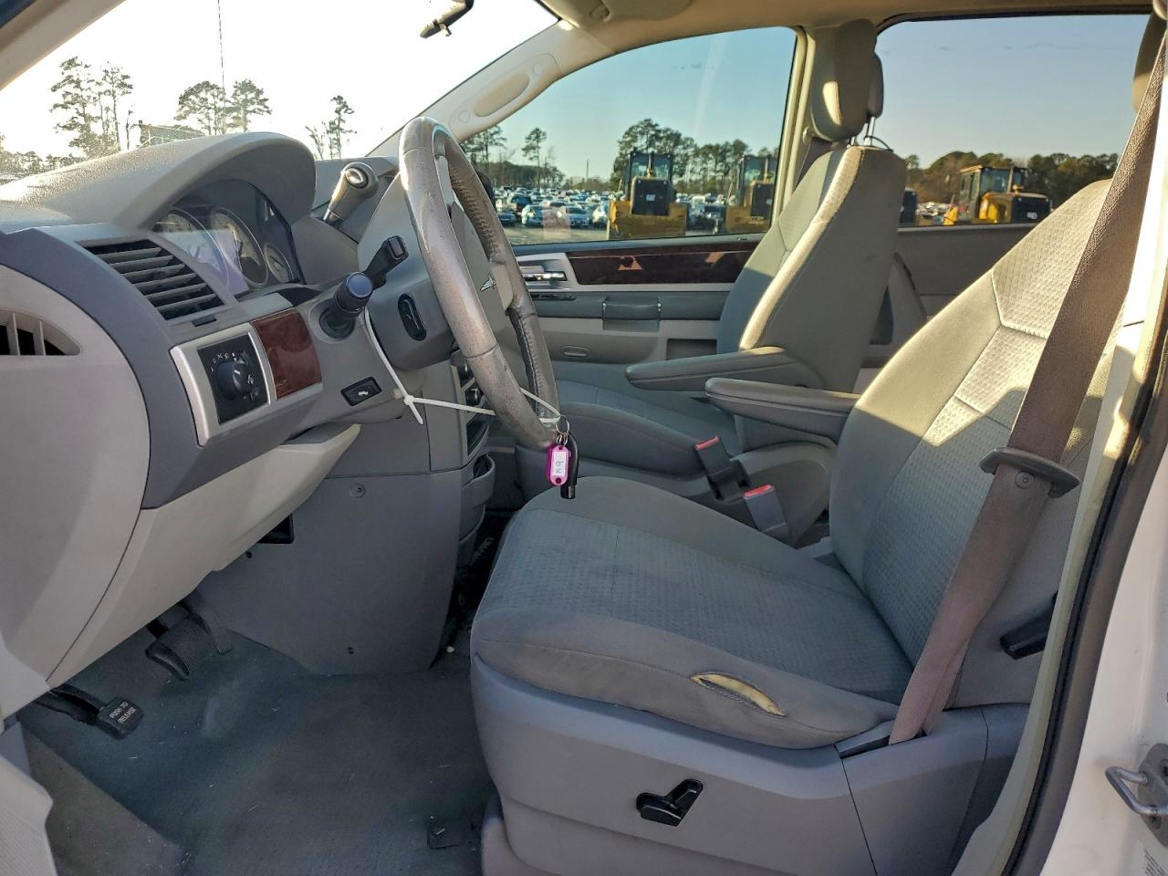 2010 CHRYSLER TOWN & COUNTRY TOURING photo 7