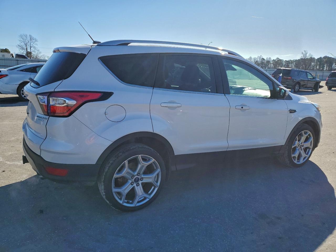 2017 FORD ESCAPE TITANIUM photo 3
