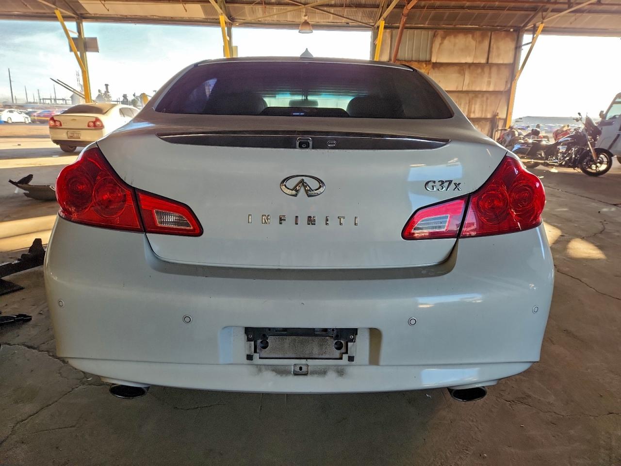 2011 INFINITI G37 photo 6