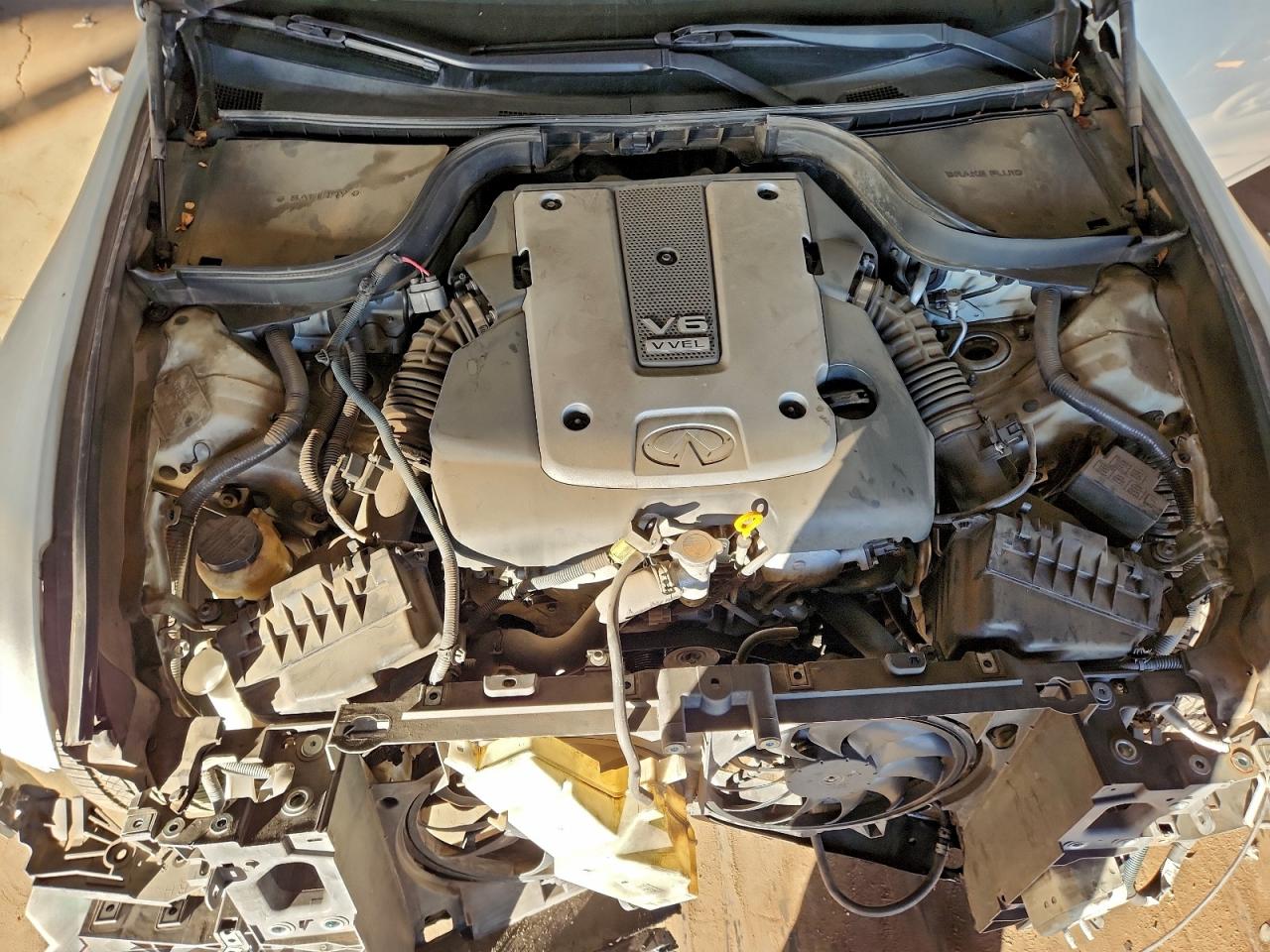2011 INFINITI G37 photo 11