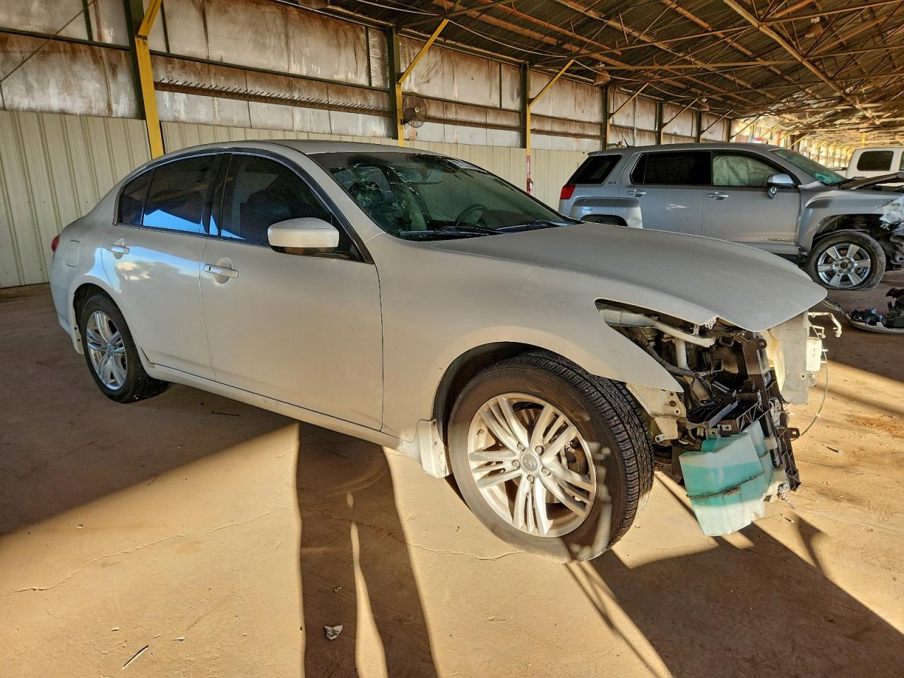2011 INFINITI G37 photo 4
