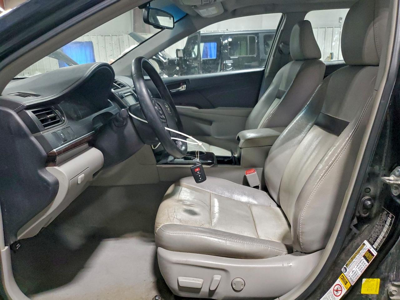 2014 TOYOTA CAMRY L photo 7
