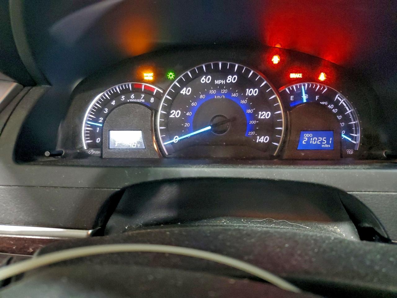 2014 TOYOTA CAMRY L photo 9