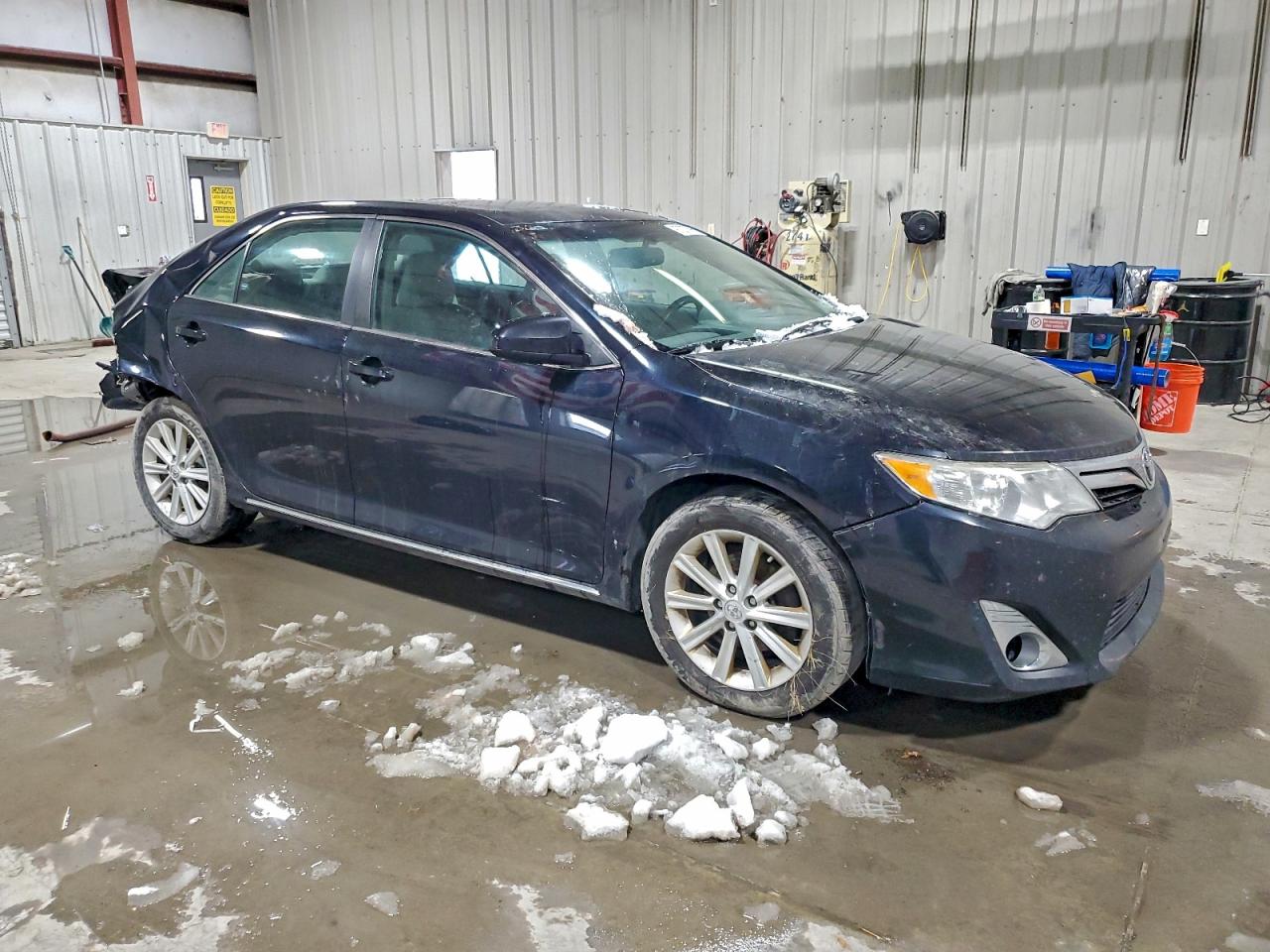 2014 TOYOTA CAMRY L photo 4