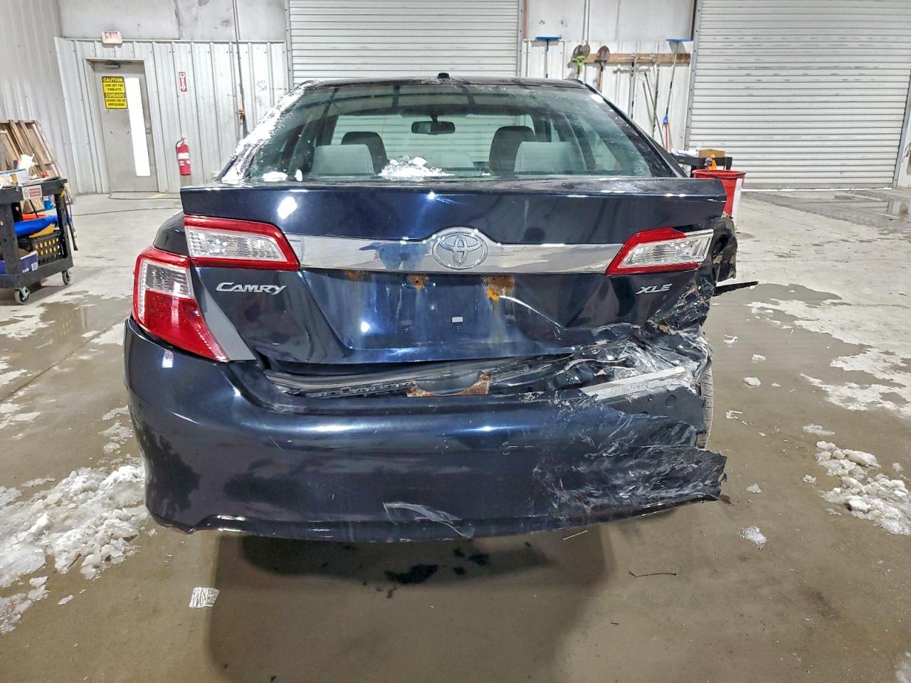 2014 TOYOTA CAMRY L photo 6