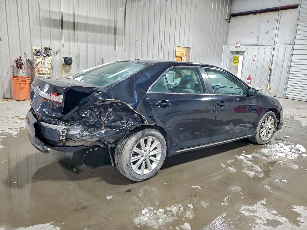 2014 TOYOTA CAMRY L photo 3