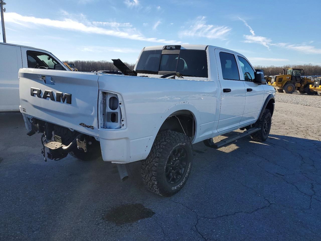 2025 RAM 2500 TRADESMAN photo 3