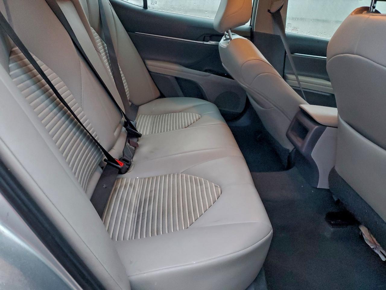 2018 TOYOTA CAMRY L photo 10