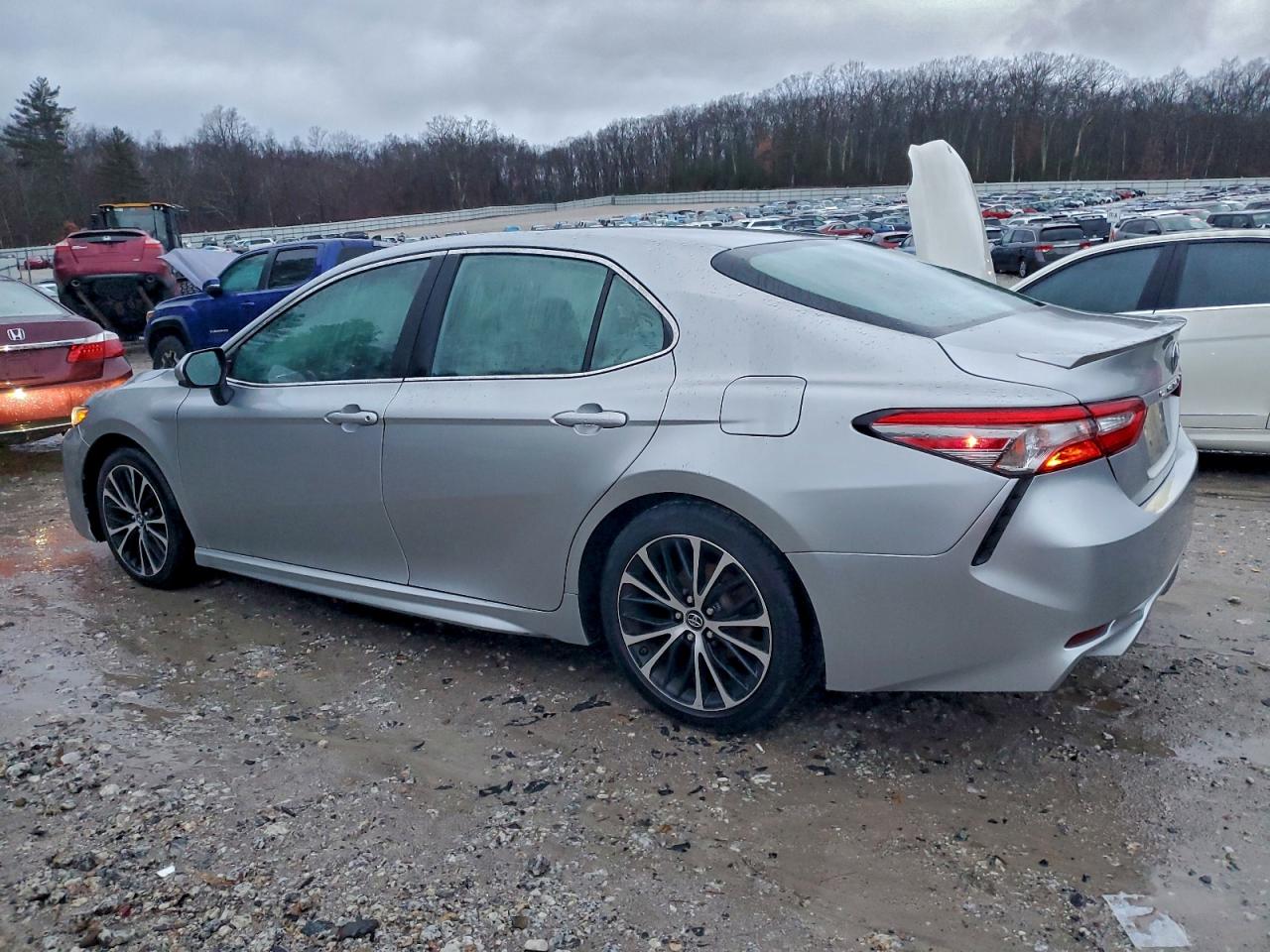 2018 TOYOTA CAMRY L photo 2