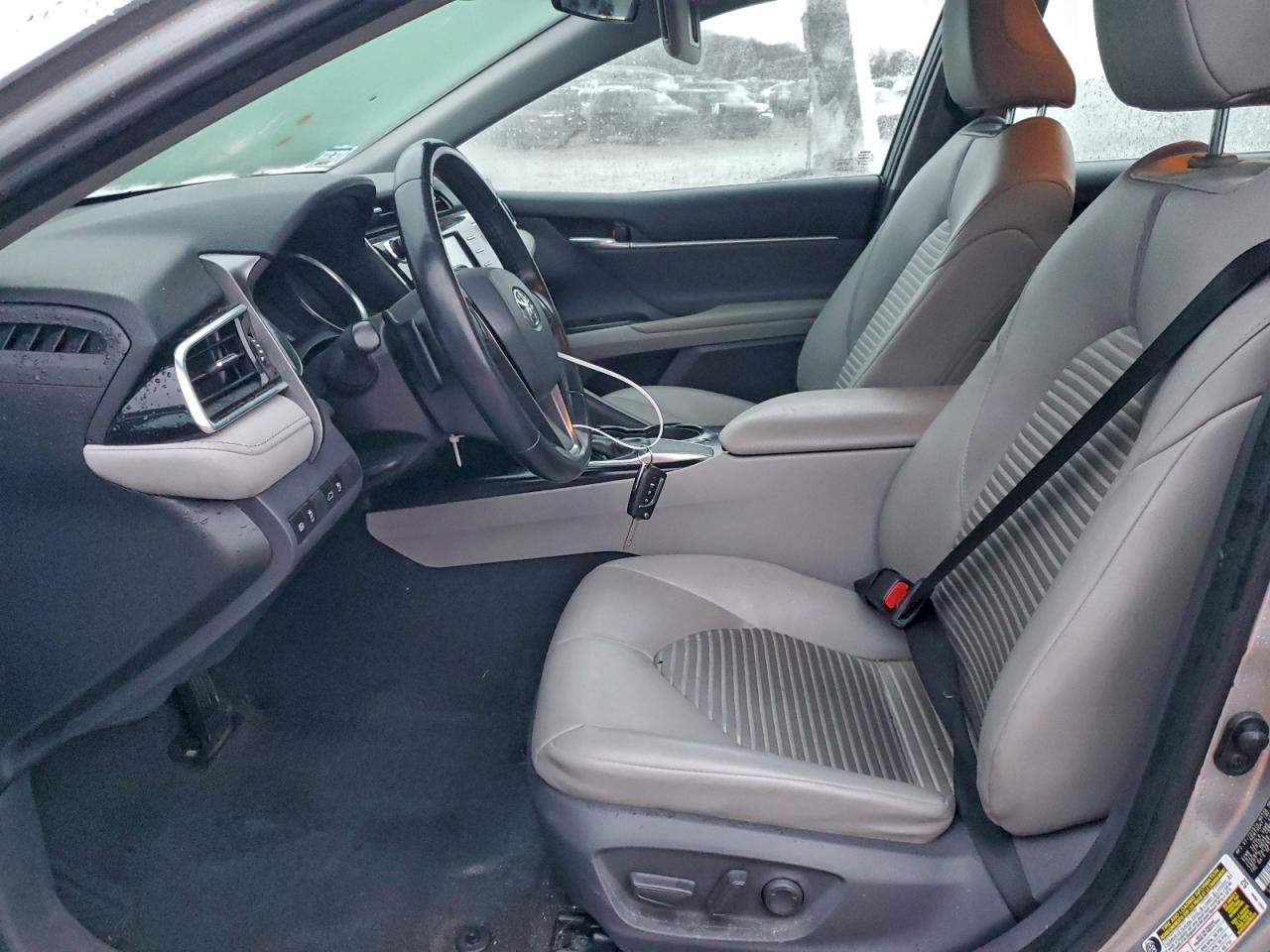 2018 TOYOTA CAMRY L photo 7