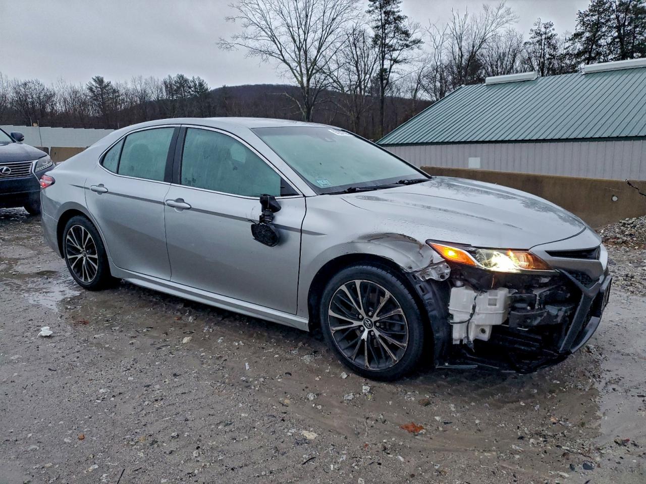 2018 TOYOTA CAMRY L photo 4