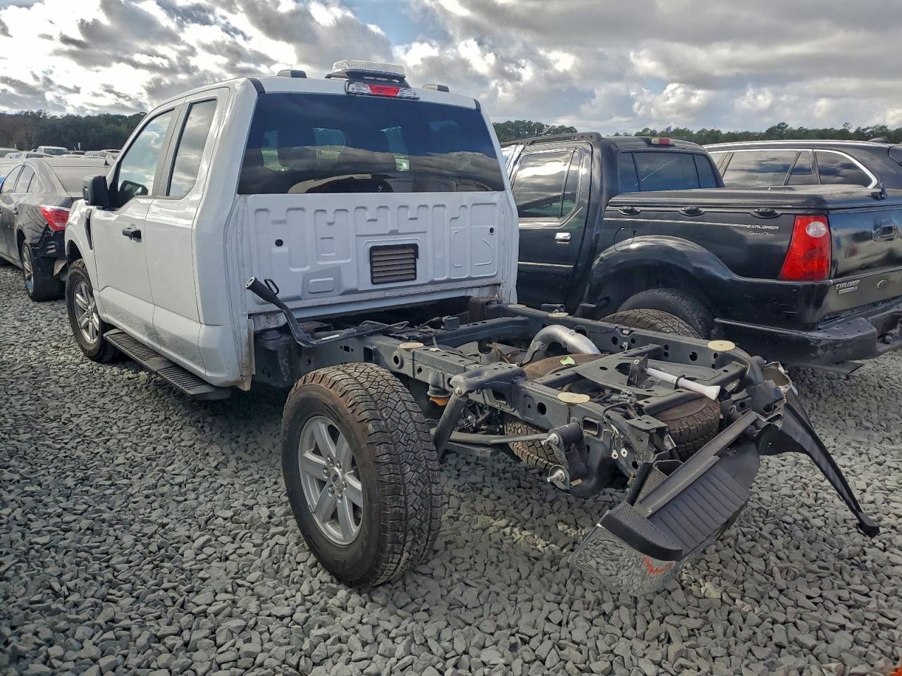 2025 FORD F150 TRUCK CAB AND CHASSIS photo 2