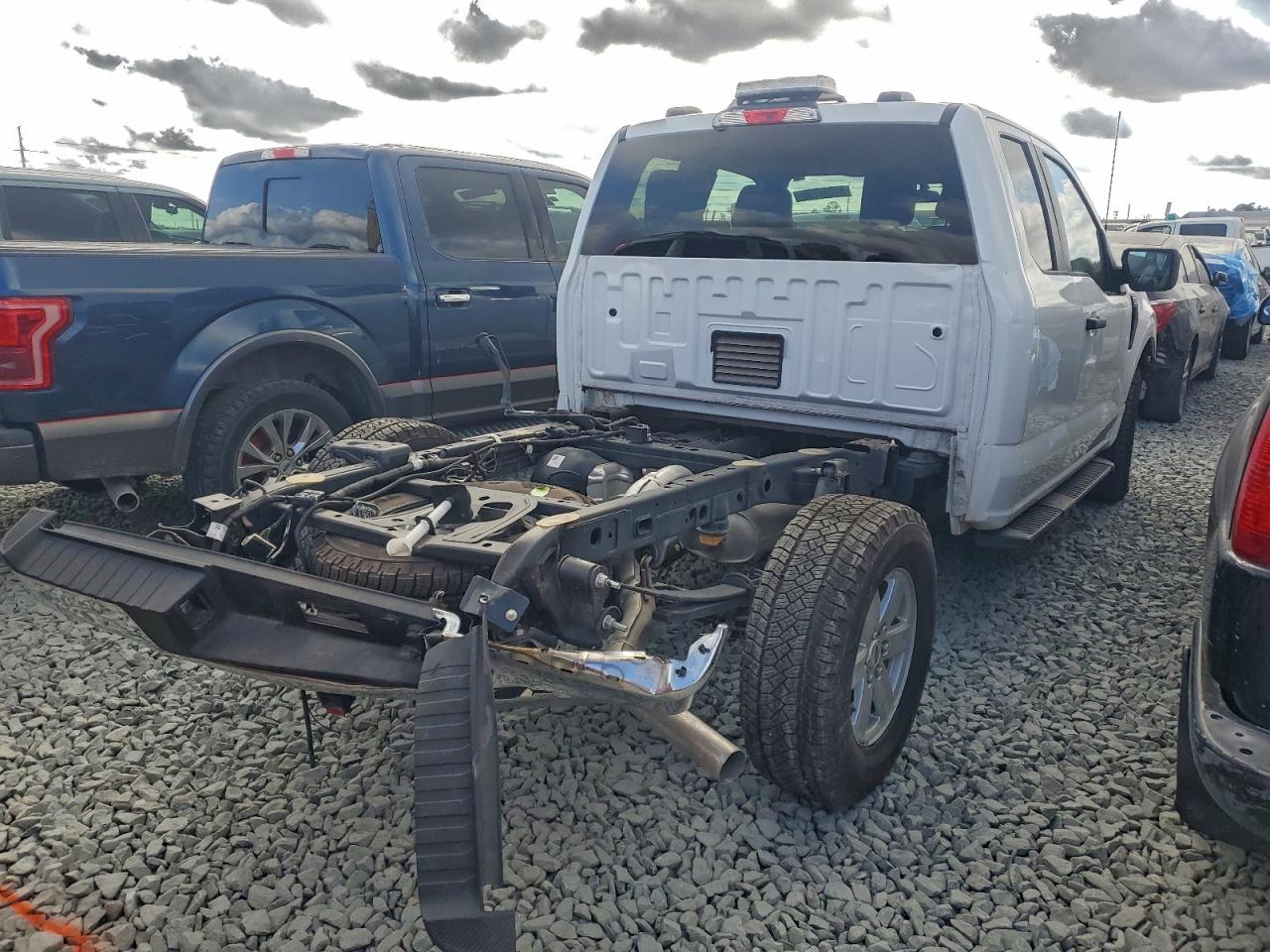 2025 FORD F150 TRUCK CAB AND CHASSIS photo 3