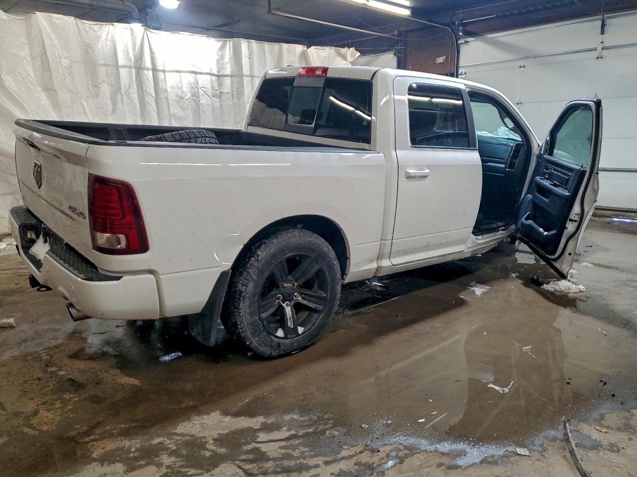 2014 RAM 1500 SPORT photo 3