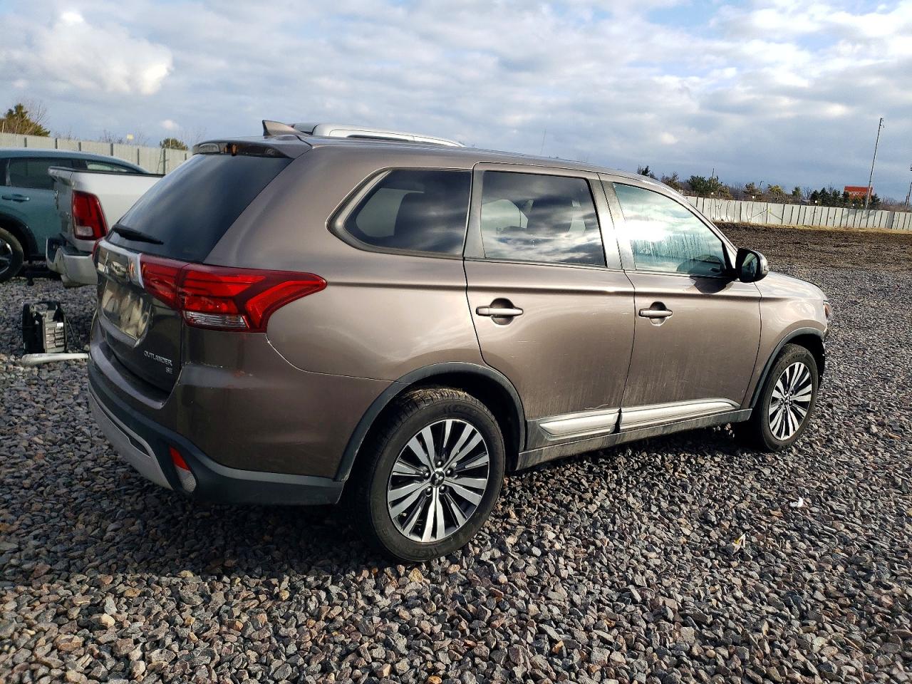 2019 MITSUBISHI OUTLANDER SE photo 3