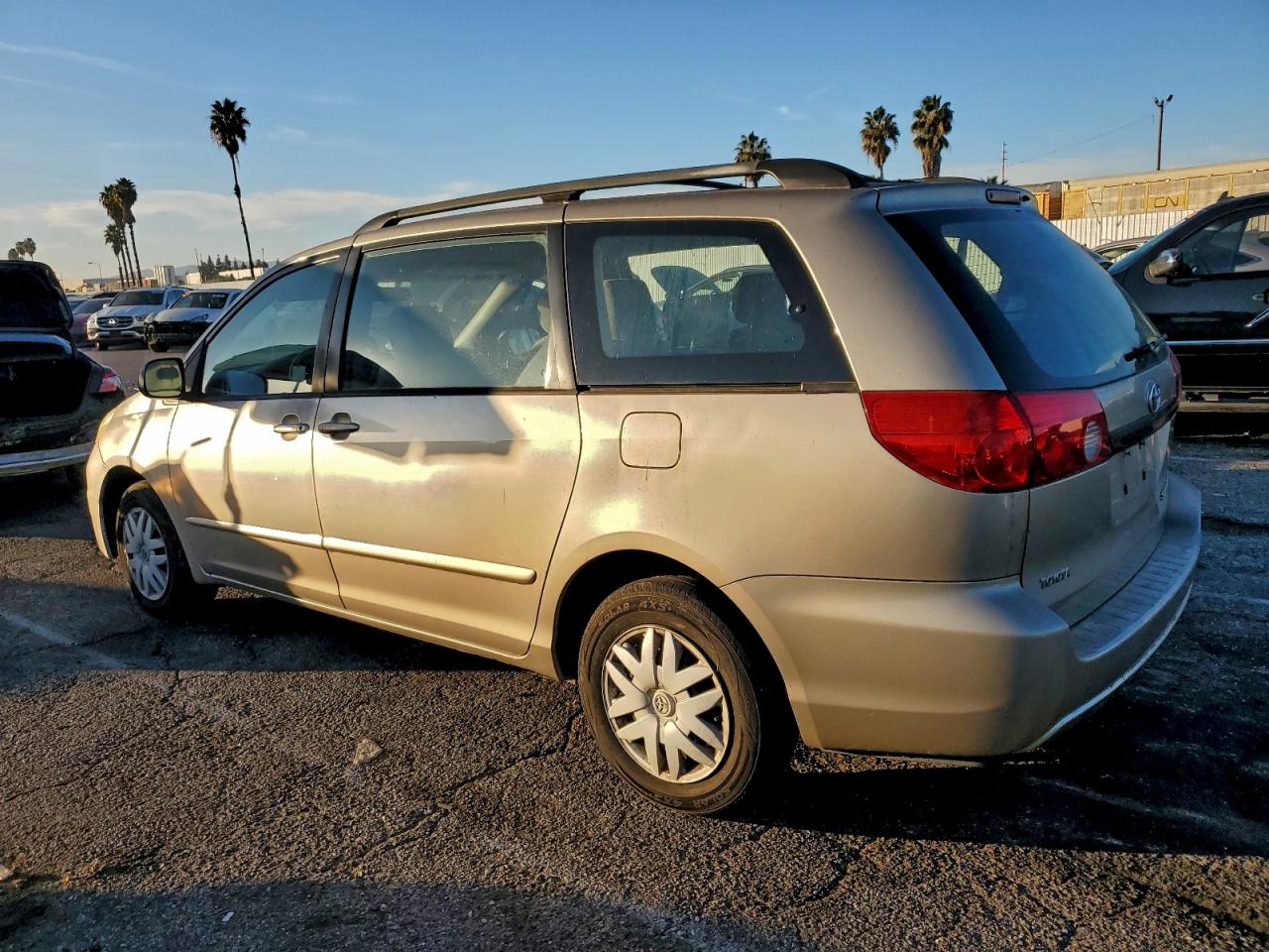 2006 TOYOTA SIENNA CE photo 2