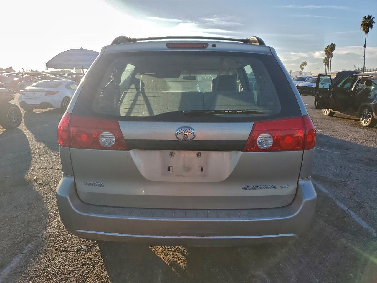 2006 TOYOTA SIENNA CE photo 6