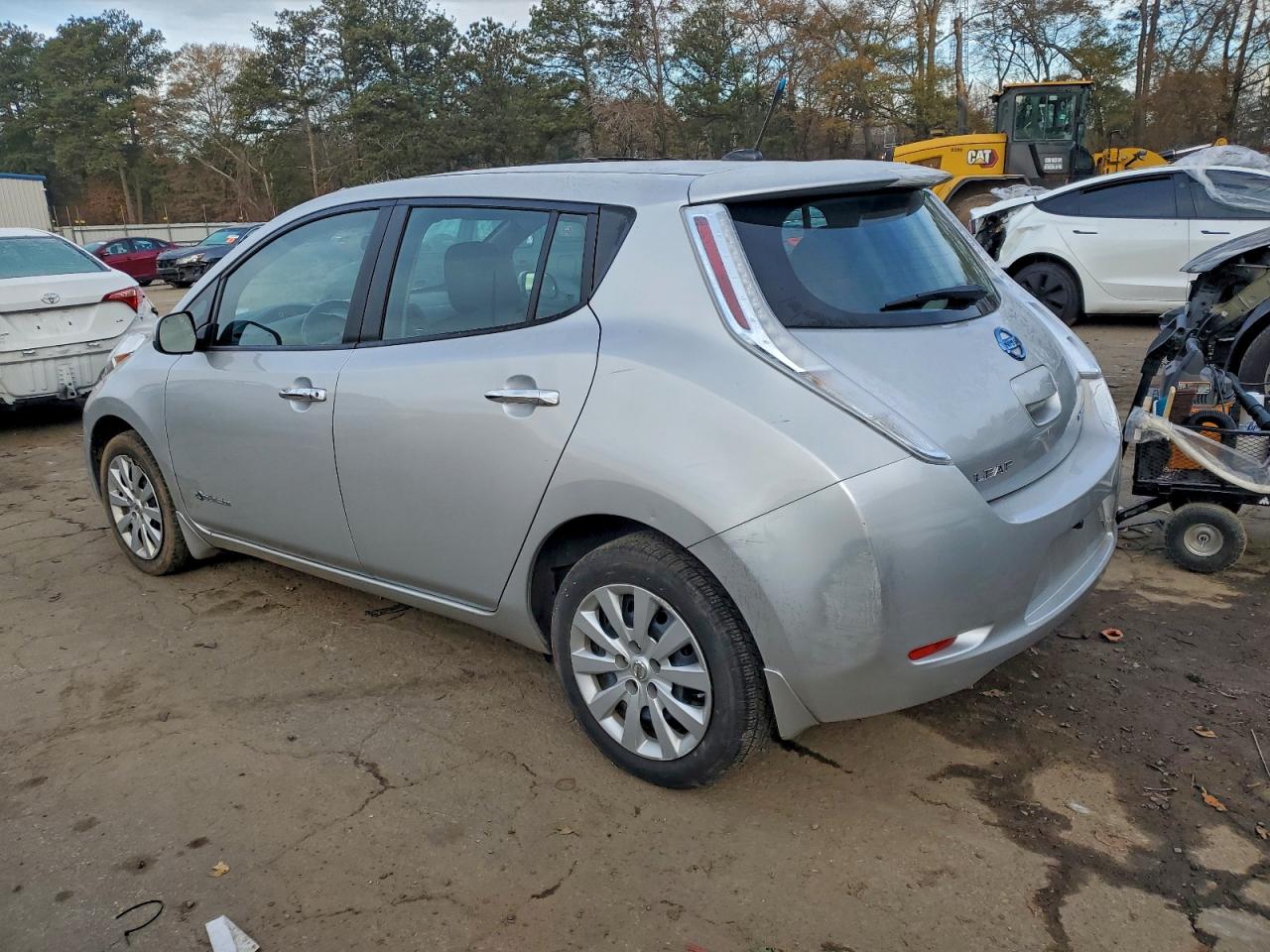 2013 NISSAN LEAF S photo 2