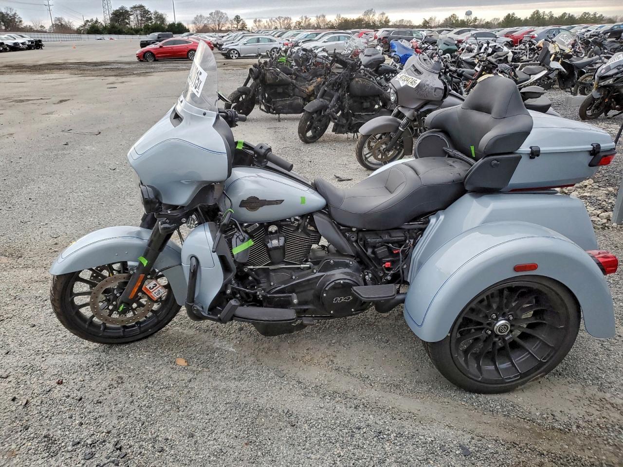 2025 HARLEY-DAVIDSON FLHTCUTG photo 3
