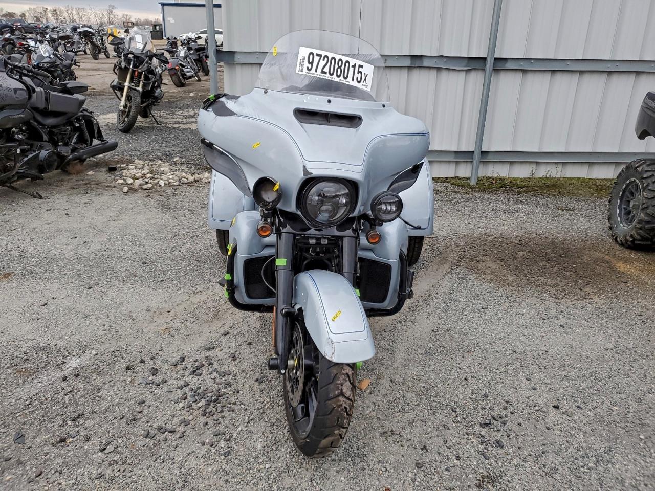 2025 HARLEY-DAVIDSON FLHTCUTG photo 2