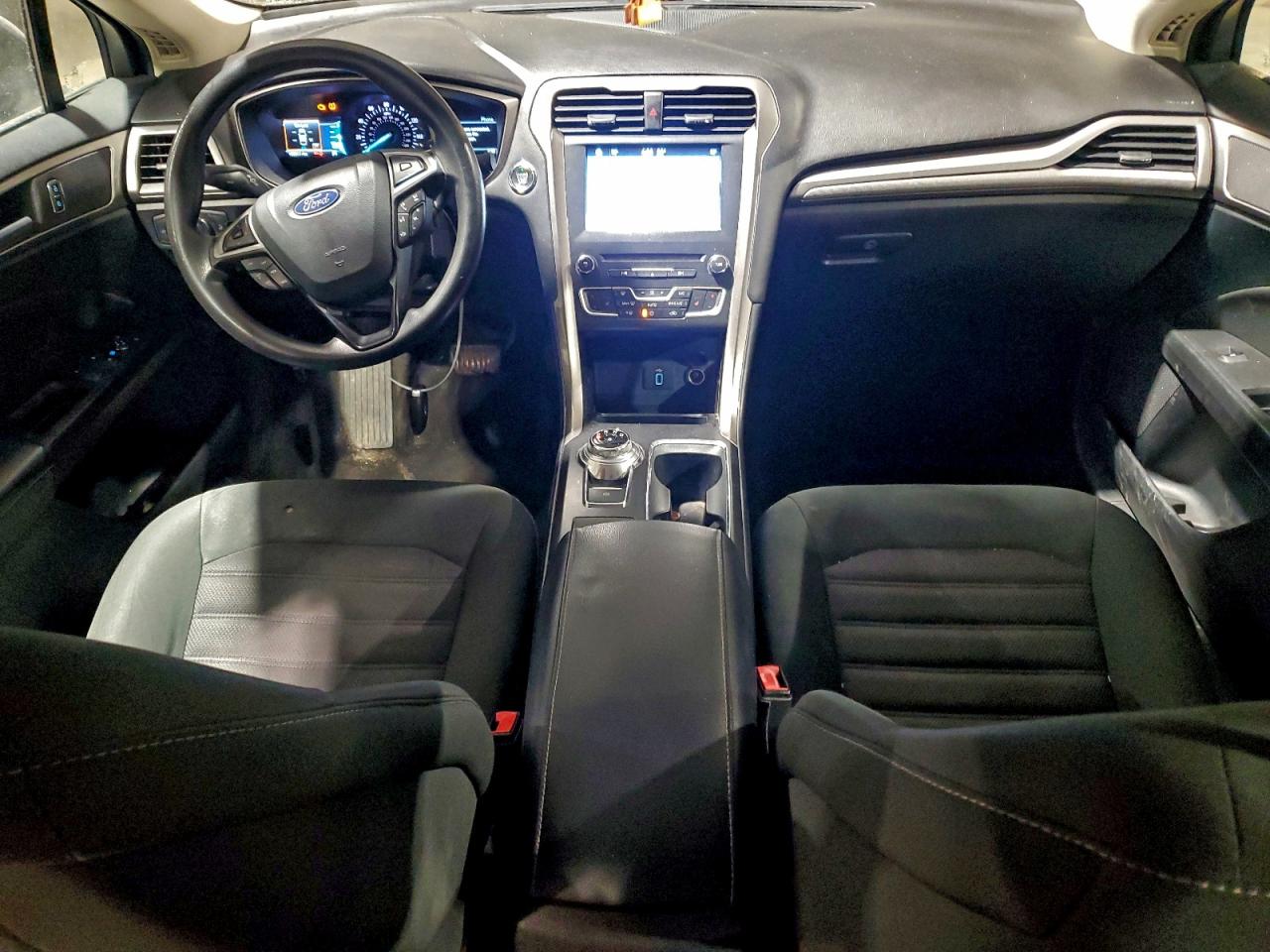 2018 FORD FUSION SE photo 8