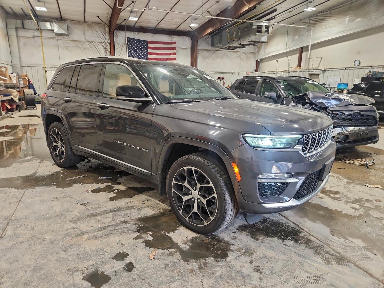 2022 JEEP GRAND CHEROKEE SUMMIT photo 4