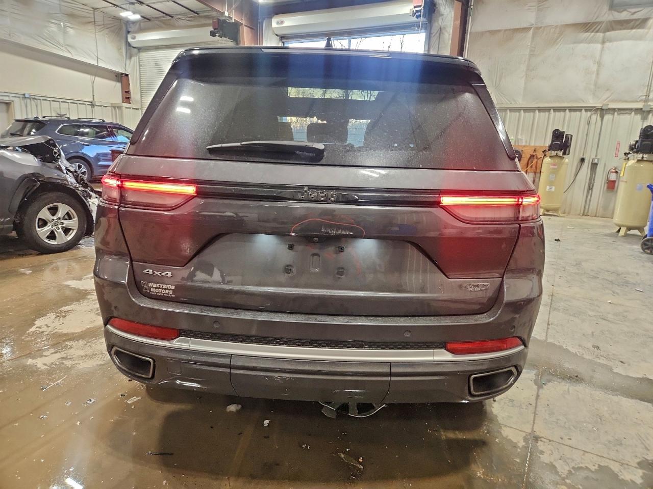 2022 JEEP GRAND CHEROKEE SUMMIT photo 6