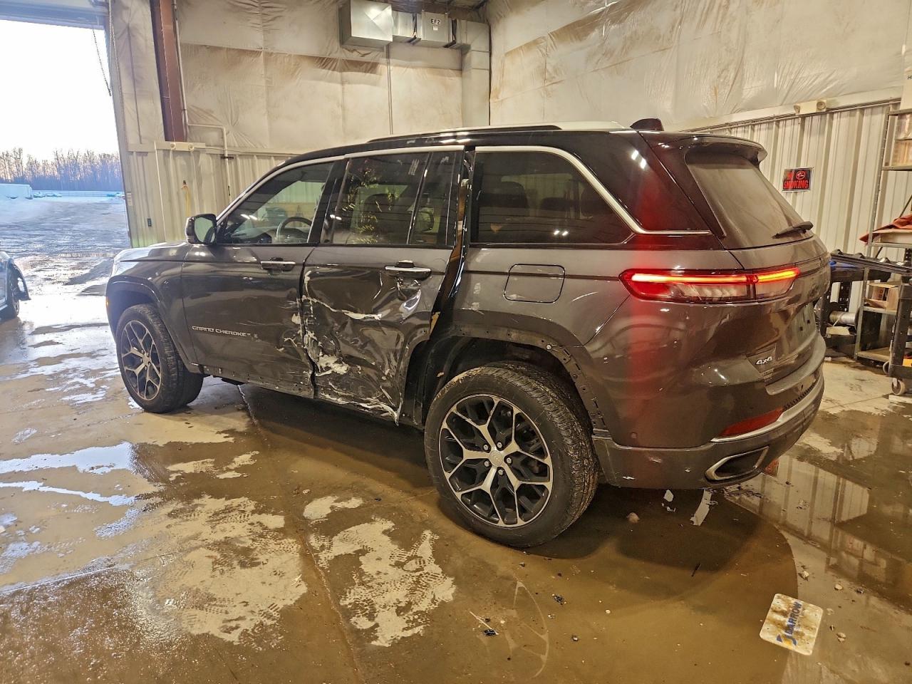 2022 JEEP GRAND CHEROKEE SUMMIT photo 2