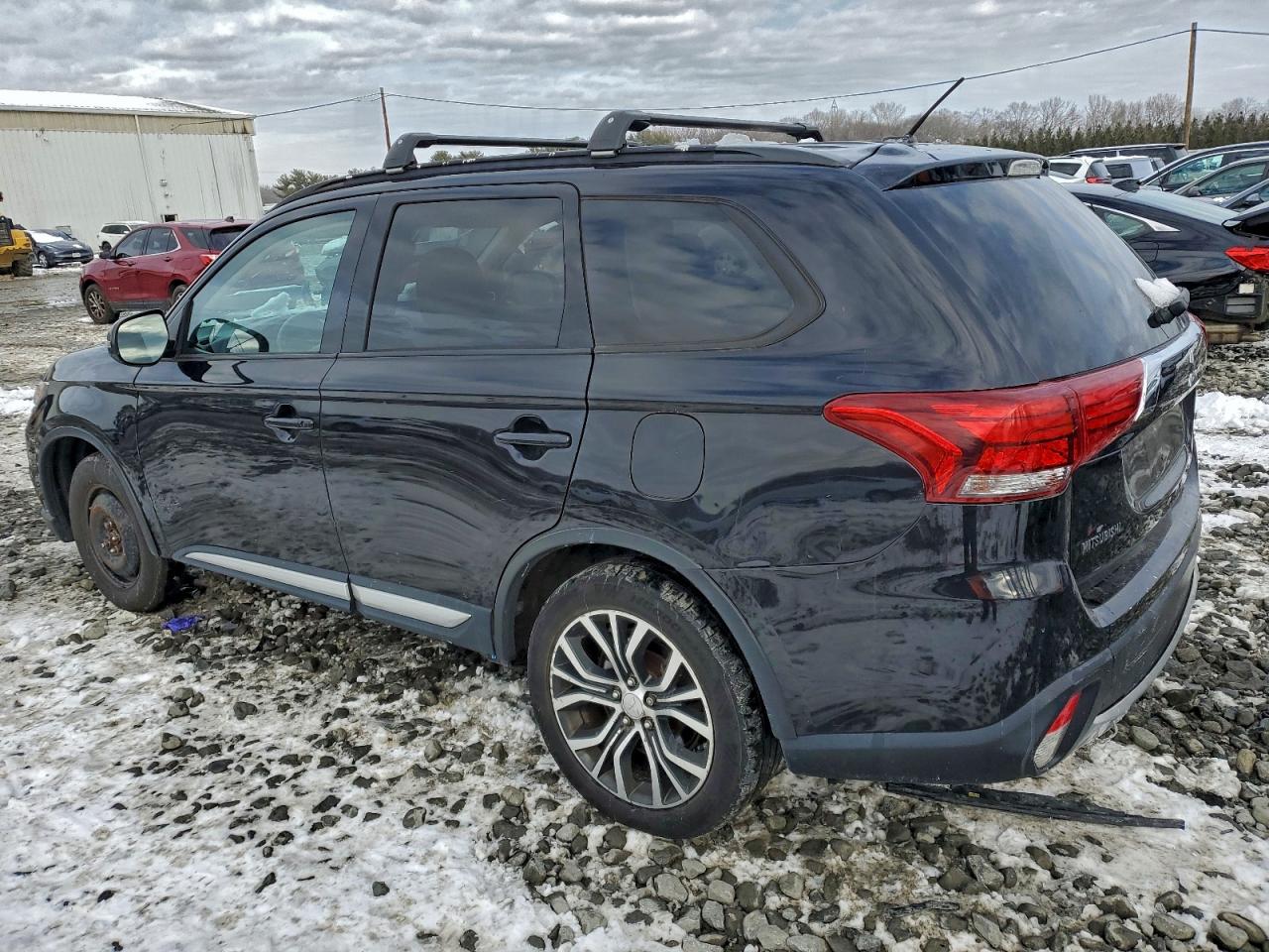 2016 MITSUBISHI OUTLANDER SE photo 2
