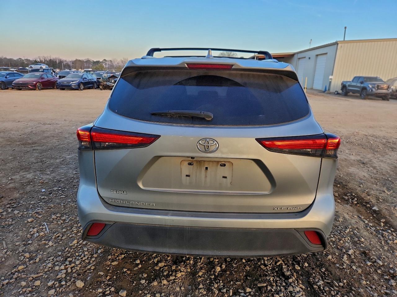 2020 TOYOTA HIGHLANDER XLE photo 6