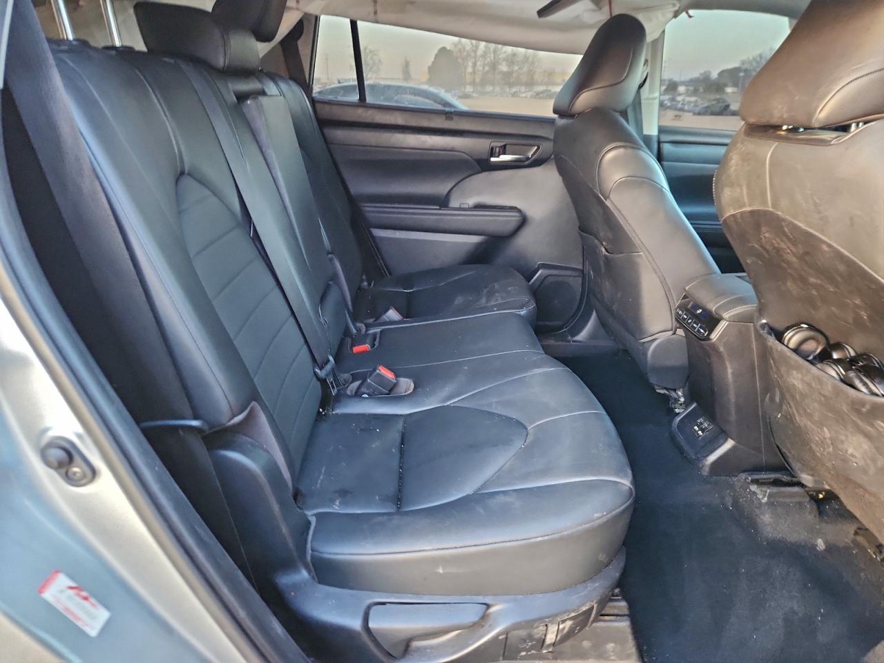 2020 TOYOTA HIGHLANDER XLE photo 11