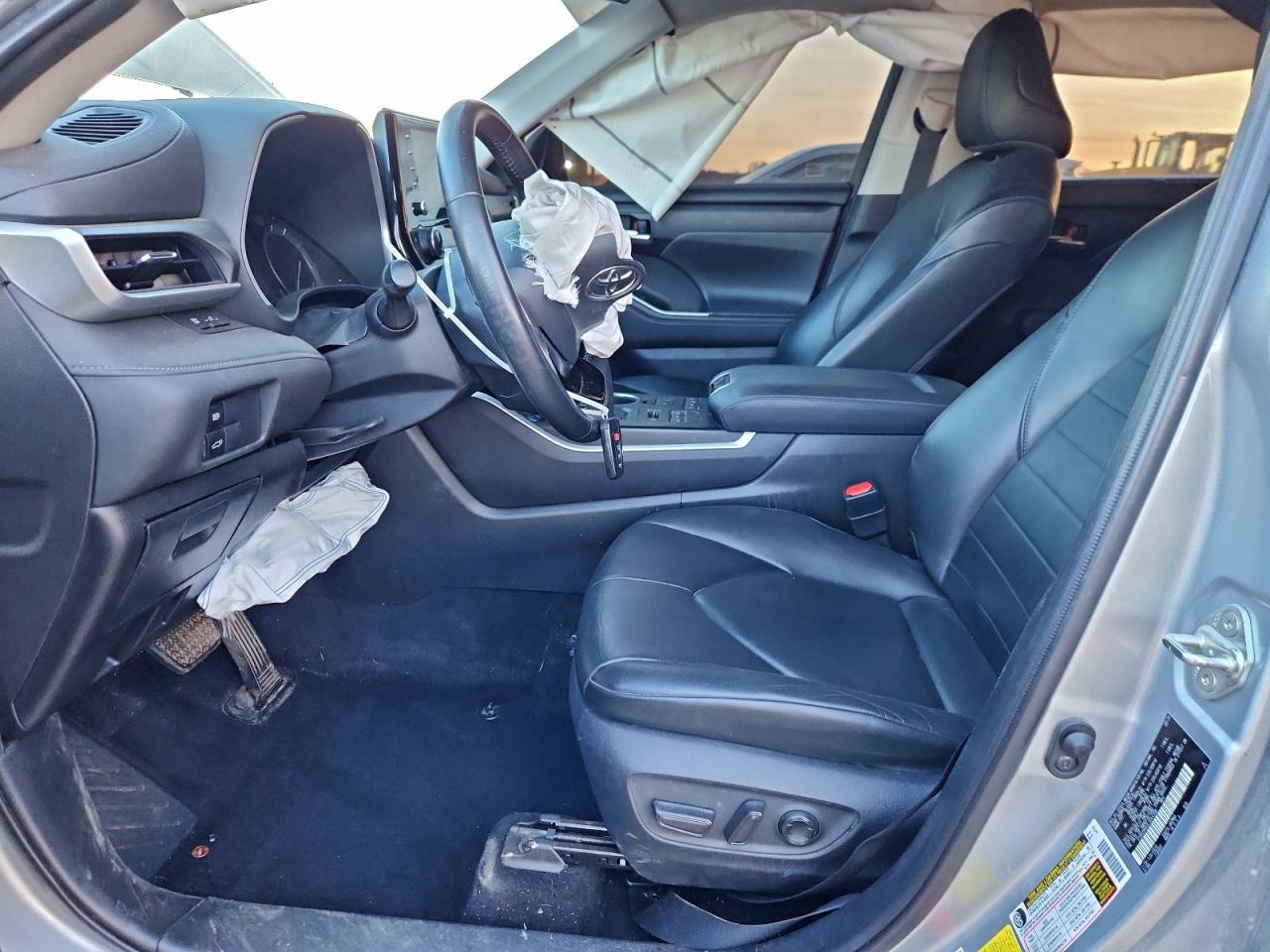 2020 TOYOTA HIGHLANDER XLE photo 7