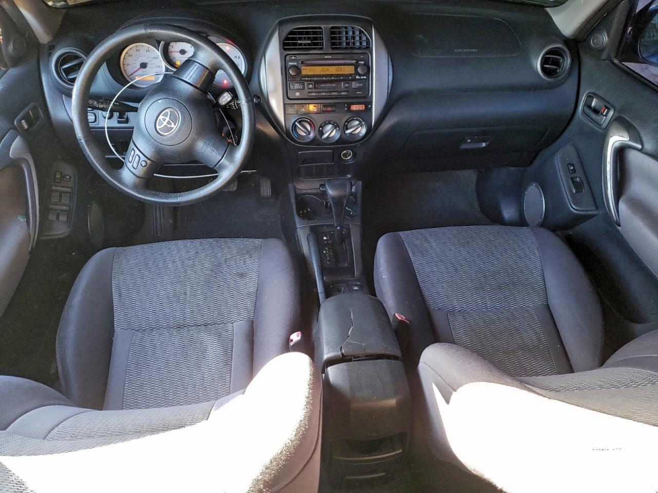 2004 TOYOTA RAV4 photo 8