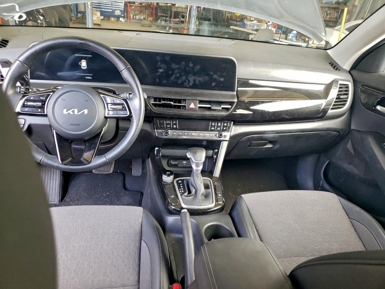 2025 KIA SELTOS S photo 8