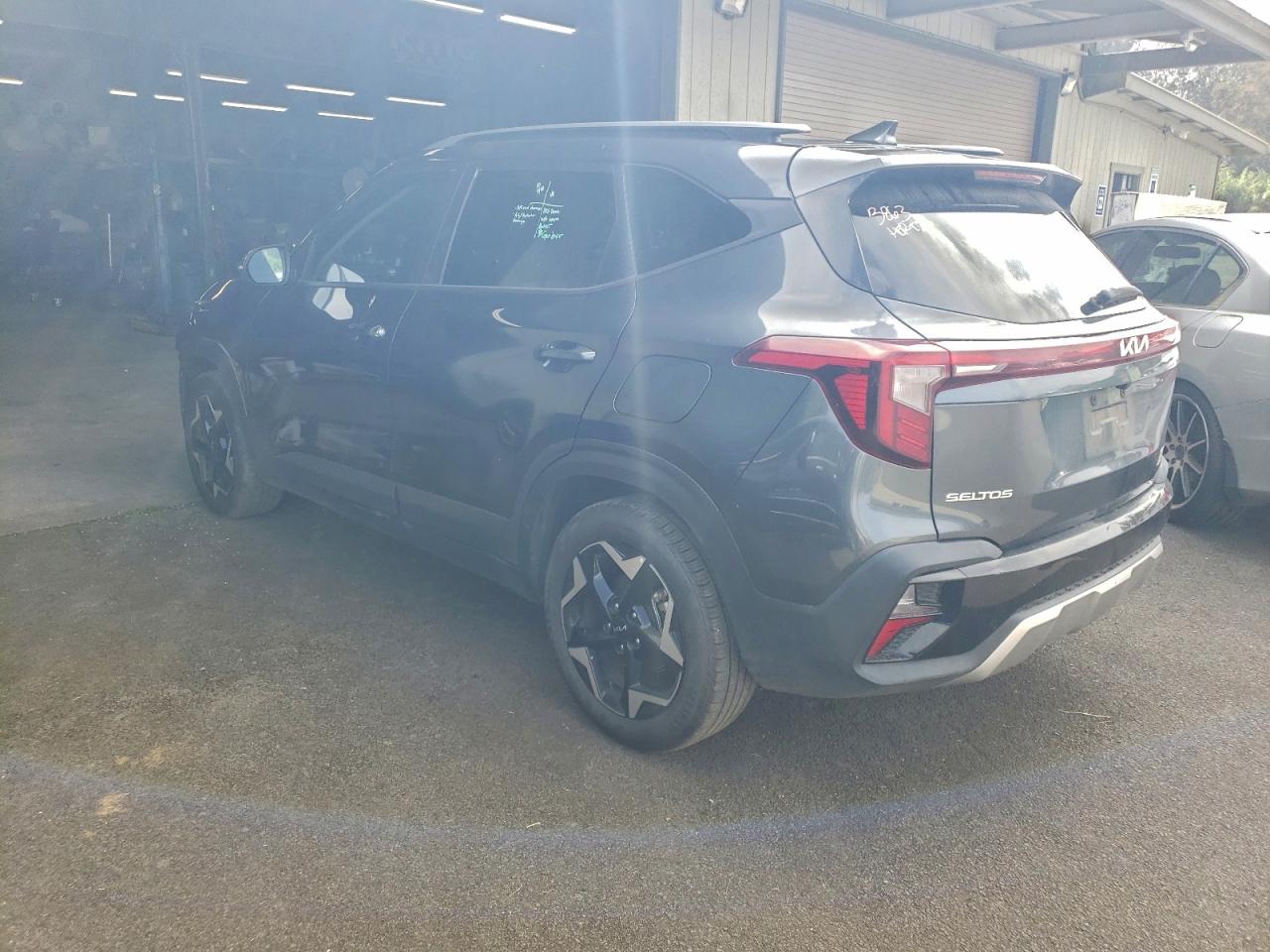 2025 KIA SELTOS S photo 2