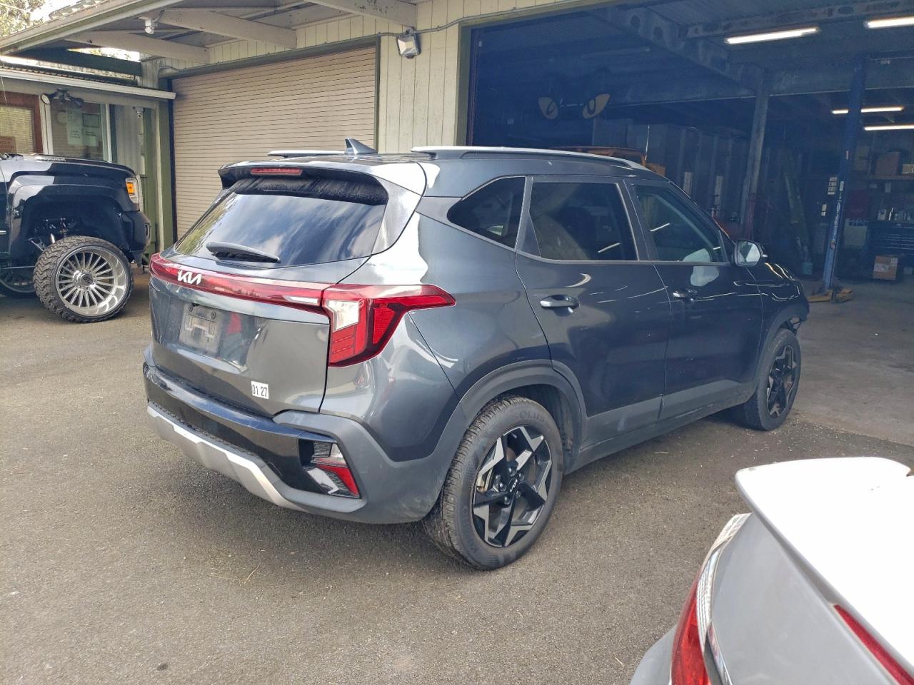 2025 KIA SELTOS S photo 3
