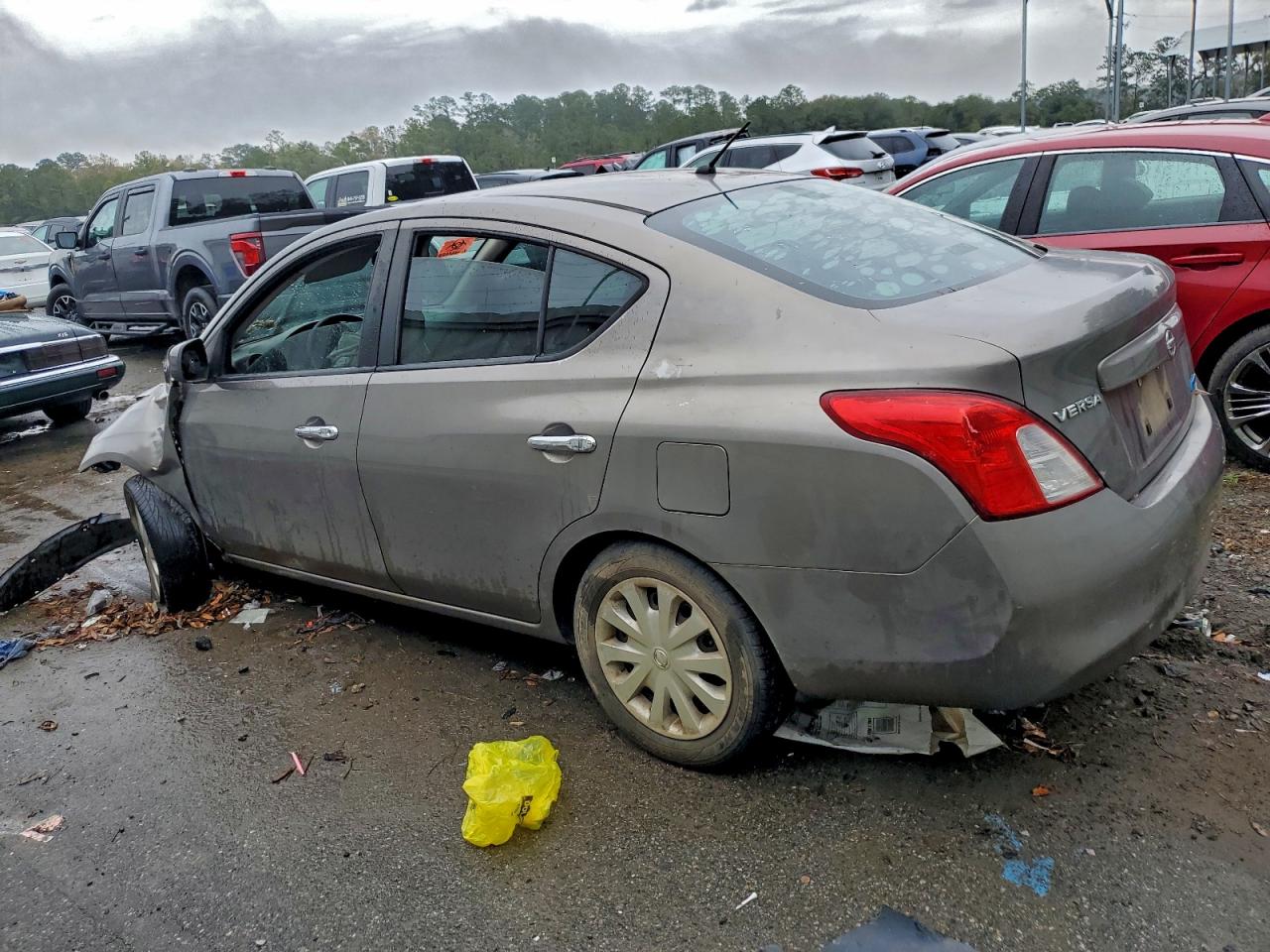2012 NISSAN VERSA S photo 2